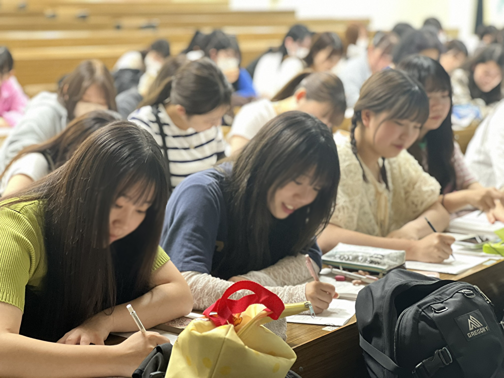 【幼児教育科】就職ガイダンス「履歴書と志願書の書き方」を開催しました